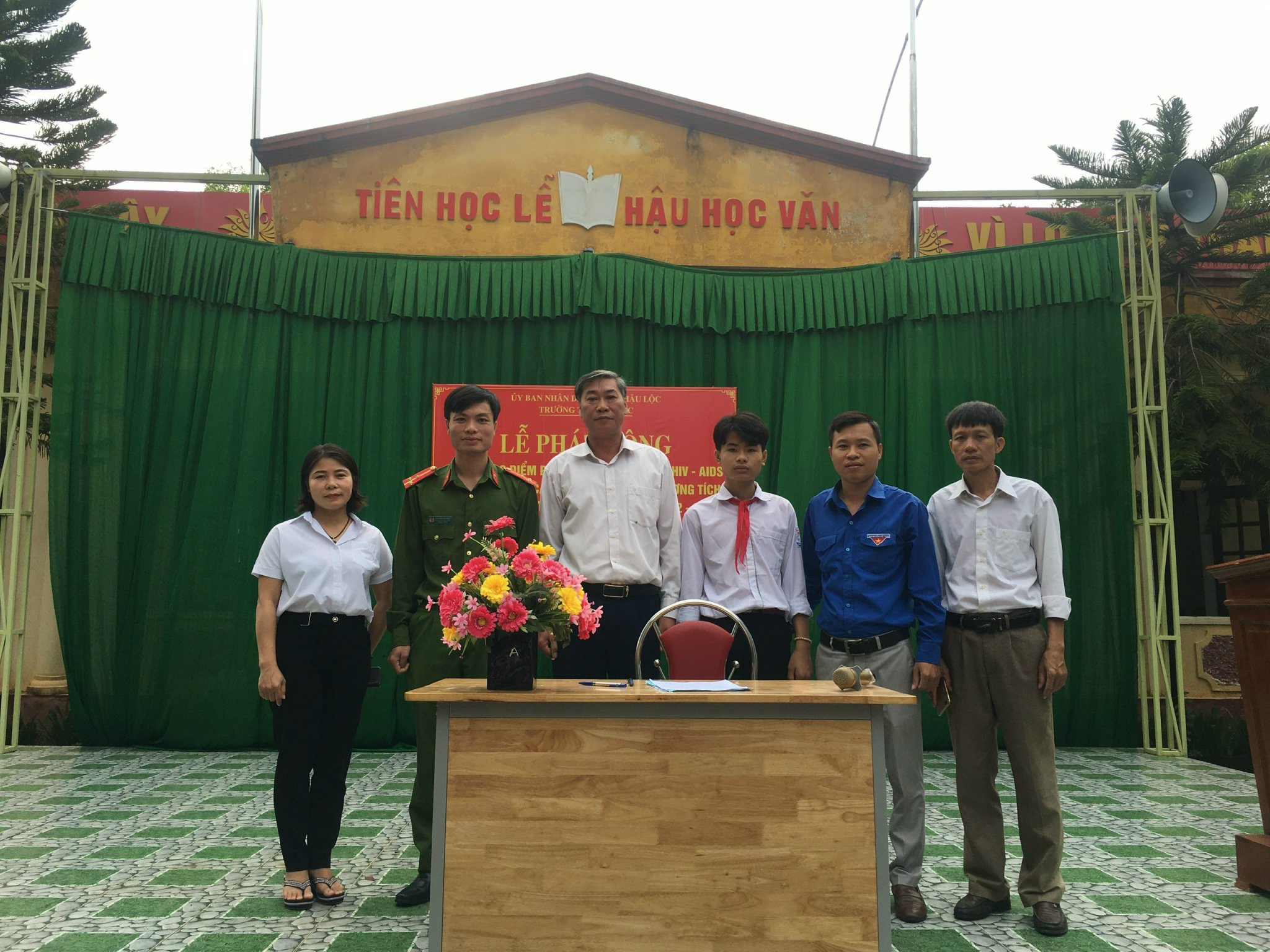 Ban công an xã Đa Lộc phối hợp với trường THCS Đa Lộc tổ chức Lễ phát động tháng cao điểm phòng chống ma túy - HIV-  AIDS, phòng chống các hành vi cố ý gây thương tích, bạo lực học đường năm 2023