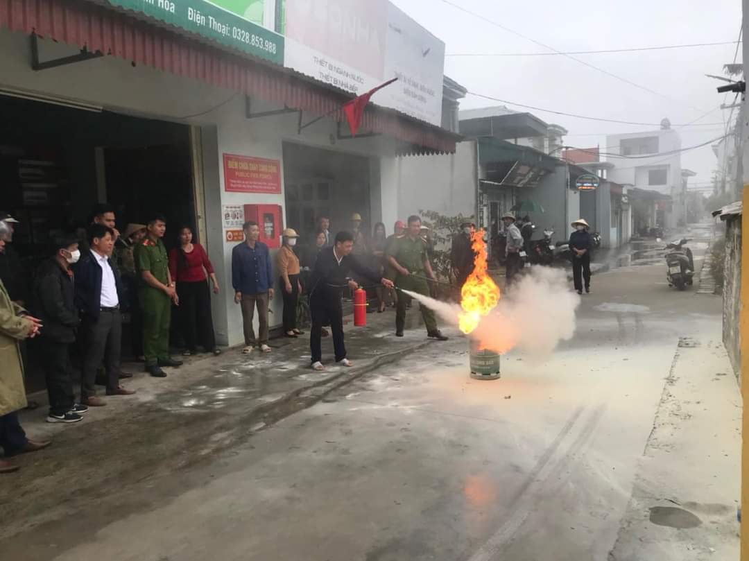 Xã Đa Lộc tổ chức ra mắt mô hình điểm chữa cháy công cộng