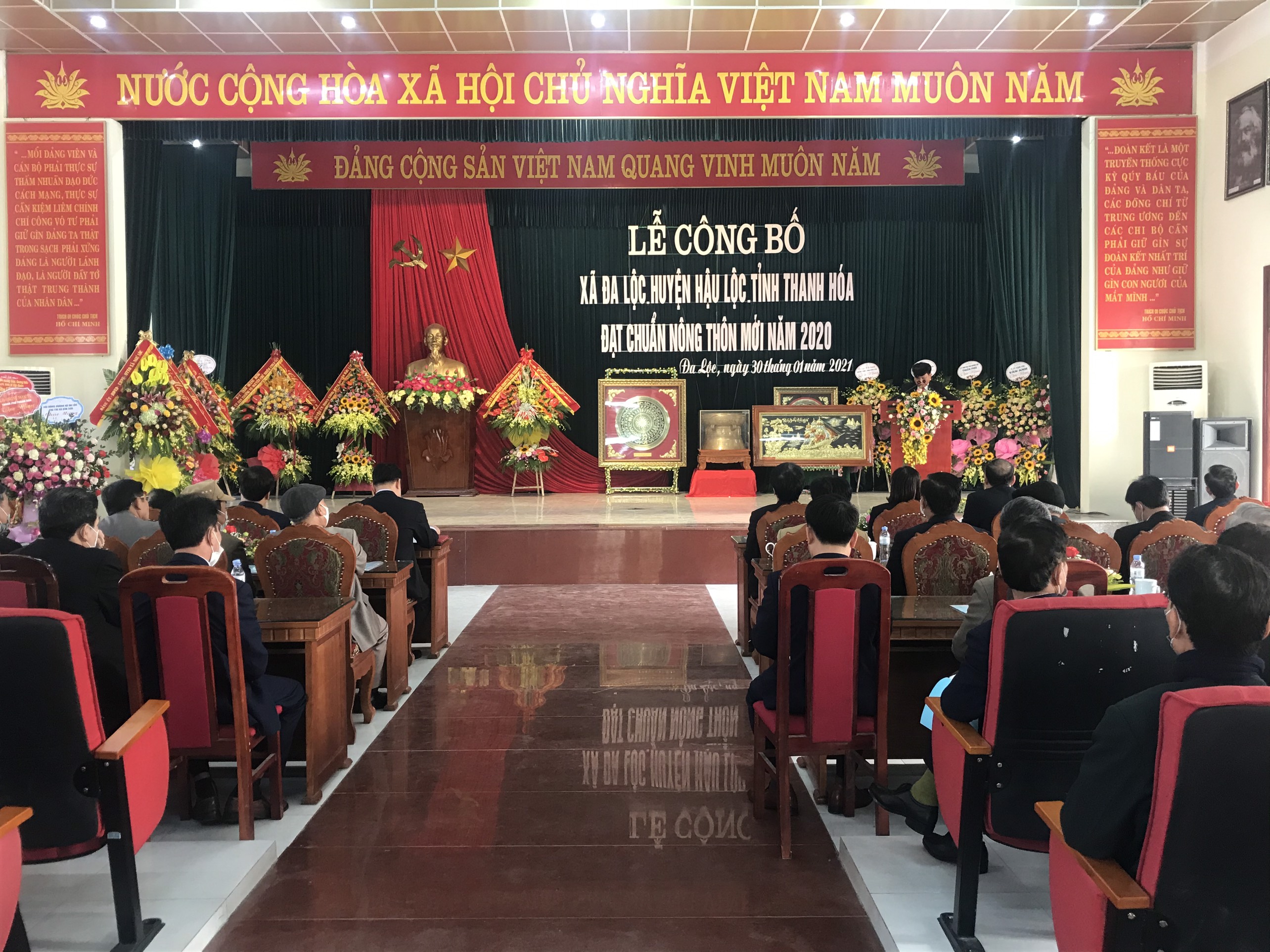 Lễ đón nhận quyết định xã đạt chuẩn nông thôn mới của chủ tịch UBND tỉnh